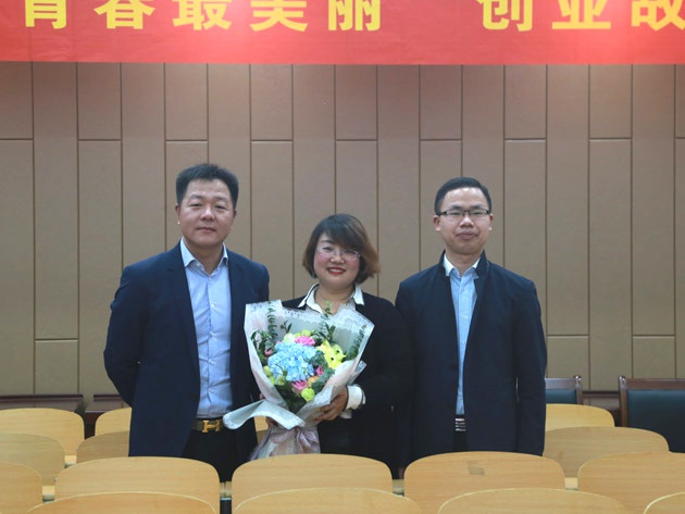 “不忘初心，載夢(mèng)前行”人和集團(tuán)董事長及總裁受邀贛南師范大學(xué)做創(chuàng)業(yè)講座 